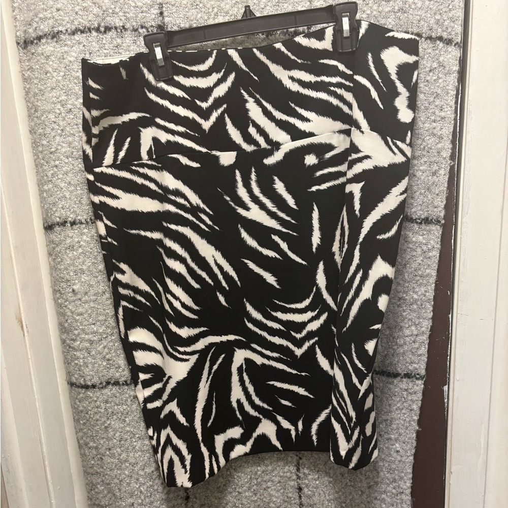 Black and white iris plus size maxi skirt